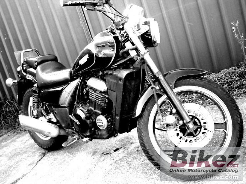 Big Maverick Woodland el250 picture and wallpaper from Bikez.com